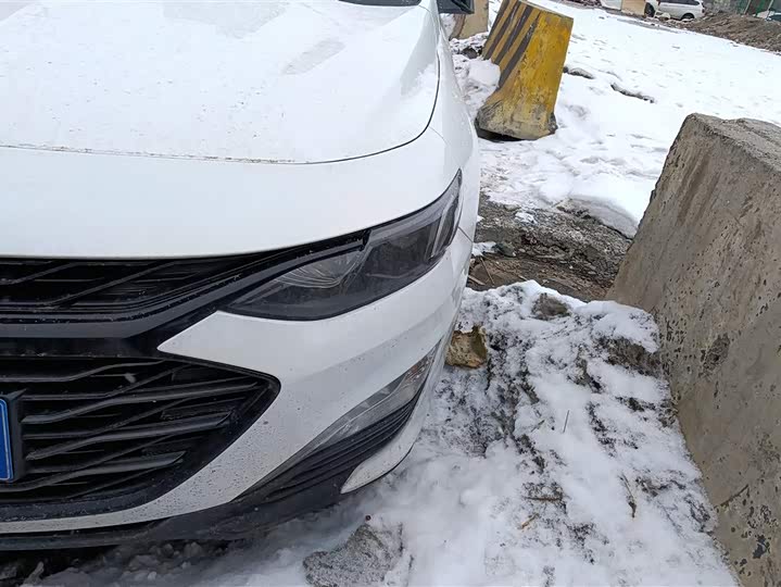 Photo 5 - Chevrolet Malibu XL