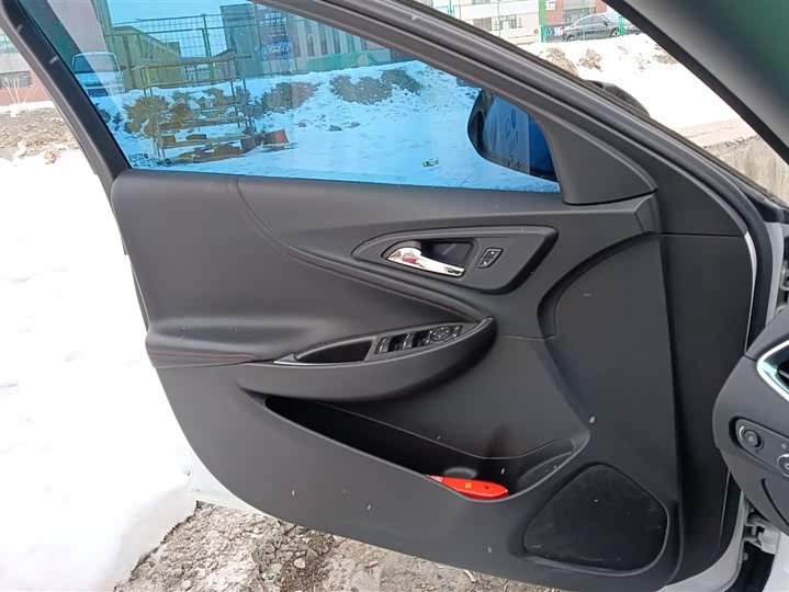 Photo 7 - Chevrolet Malibu XL