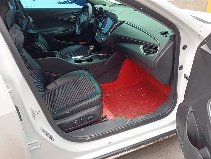 Photo 8 - Chevrolet Malibu XL