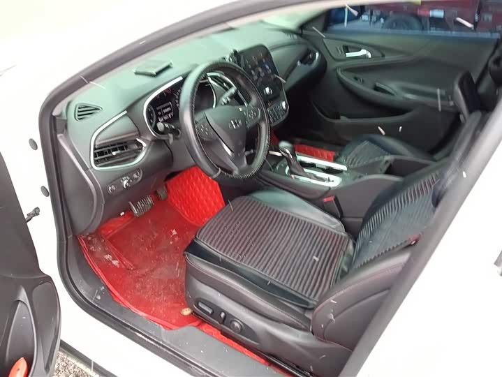 Photo 9 - Chevrolet Malibu XL