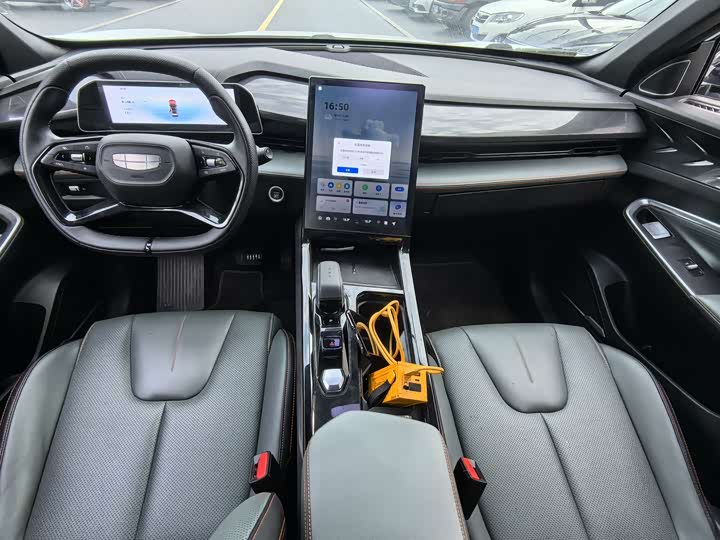 Фото 5 - Geely Atlas