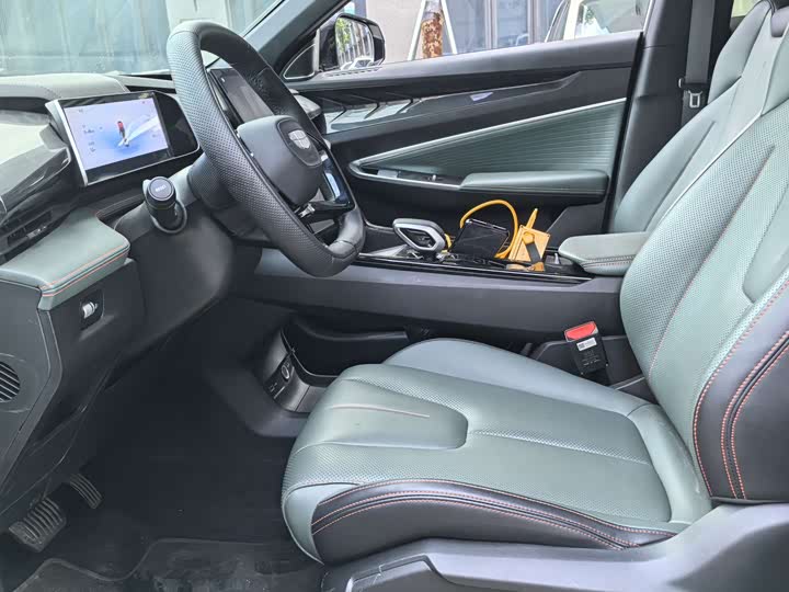 Фото 6 - Geely Atlas