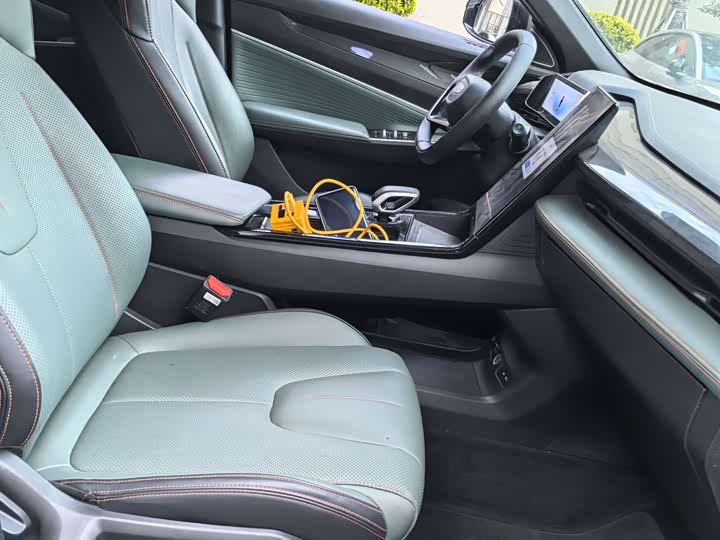 Фото 7 - Geely Atlas