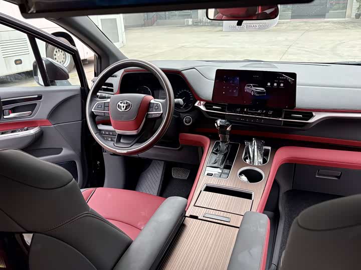 Фото 2 - Toyota Sienna