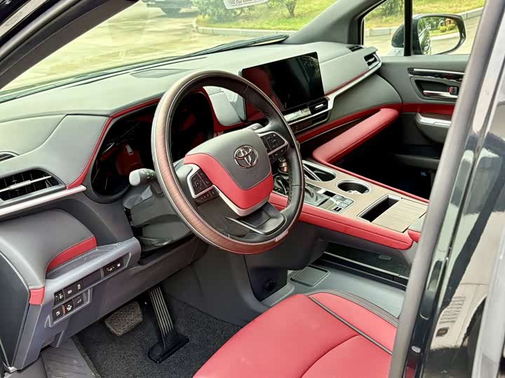 Фото 3 - Toyota Sienna