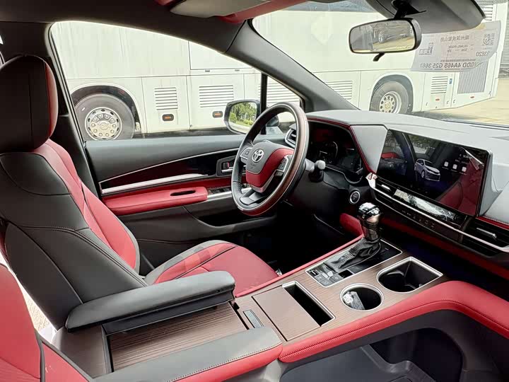 Фото 5 - Toyota Sienna