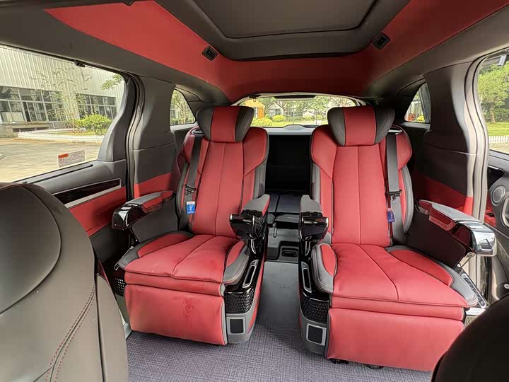 Фото 8 - Toyota Sienna