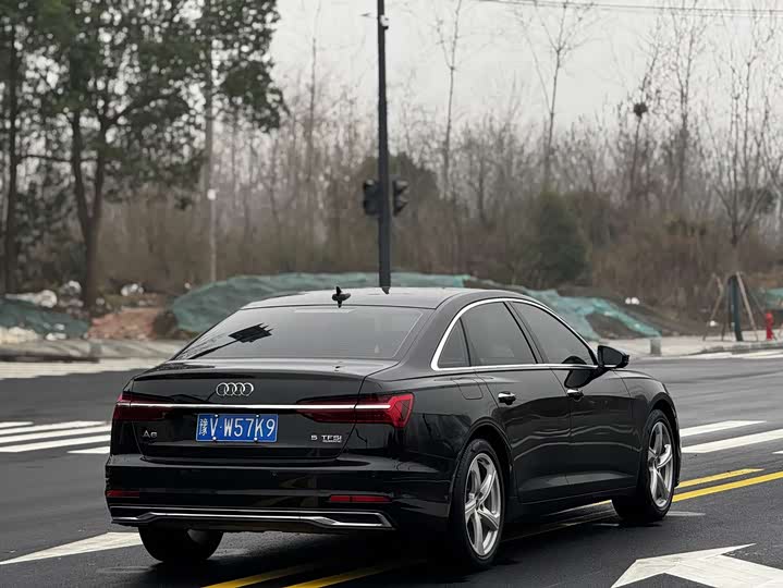 Фото 7 - Audi A6L