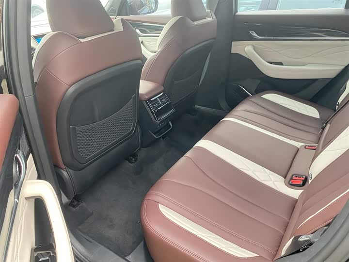 Photo 9 - Geely Monjaro