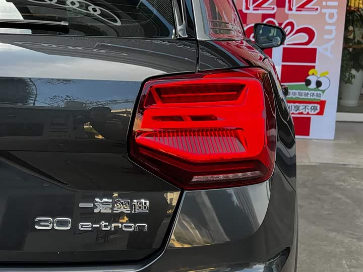 Фото 9 - Audi Q2L e-tron