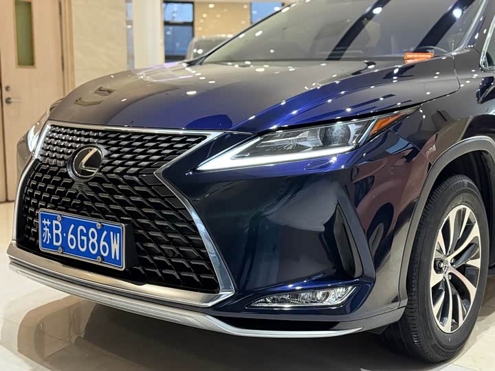 Фото 4 - Lexus RX