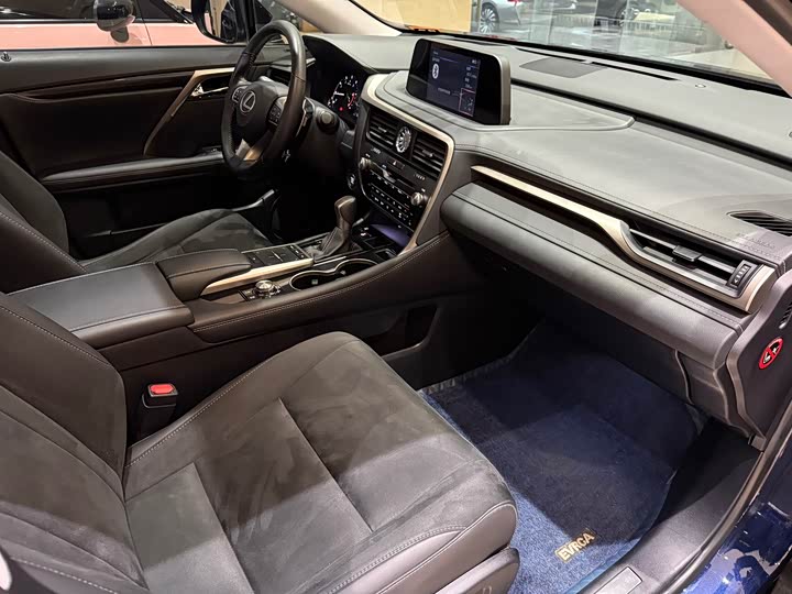 Фото 9 - Lexus RX