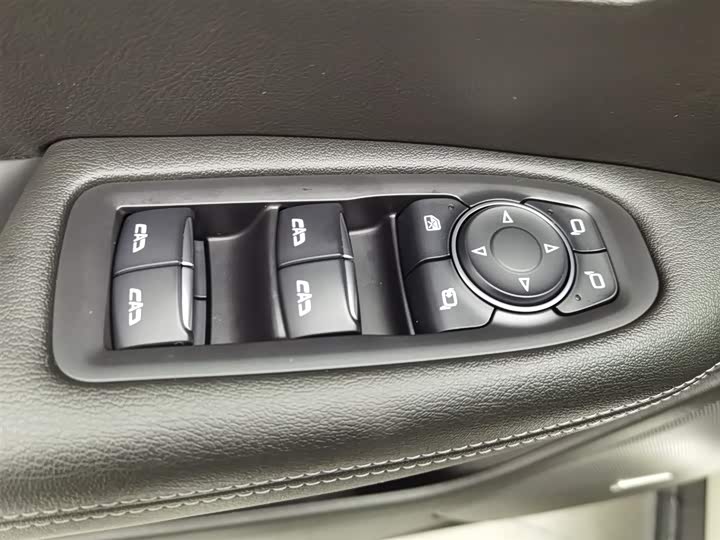 Фото 9 - Cadillac XT6