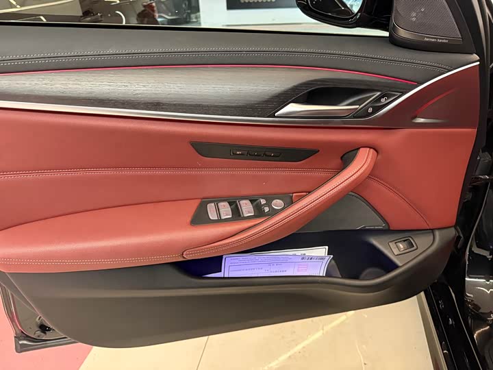 Фото 6 - BMW 5 Series