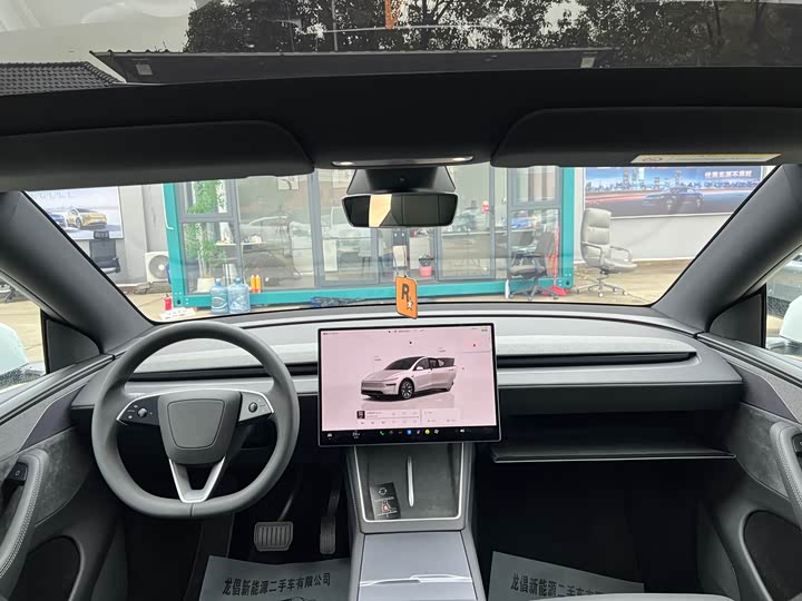 Фото 6 - Tesla Model Y