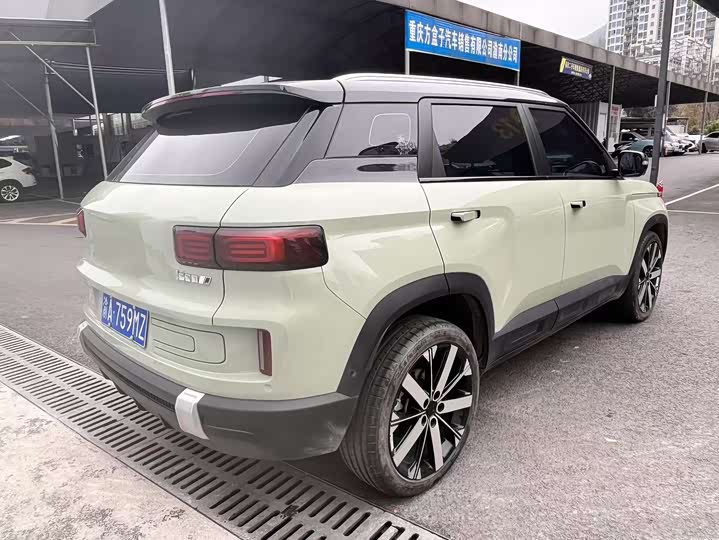 Фото 9 - Geely Icon