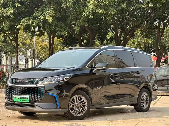 Photo 1 - Maxus Euniq 5