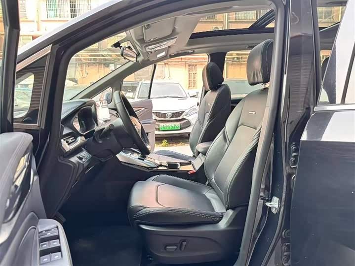 Photo 7 - Maxus Euniq 5