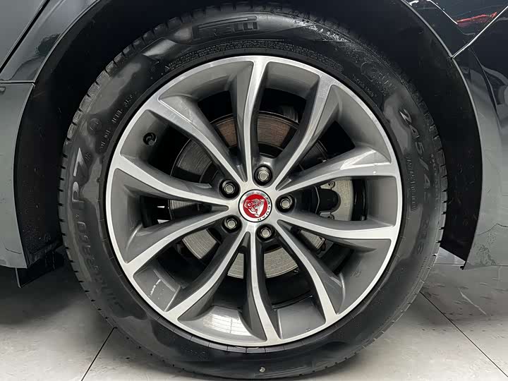 Фото 7 - Jaguar XF L