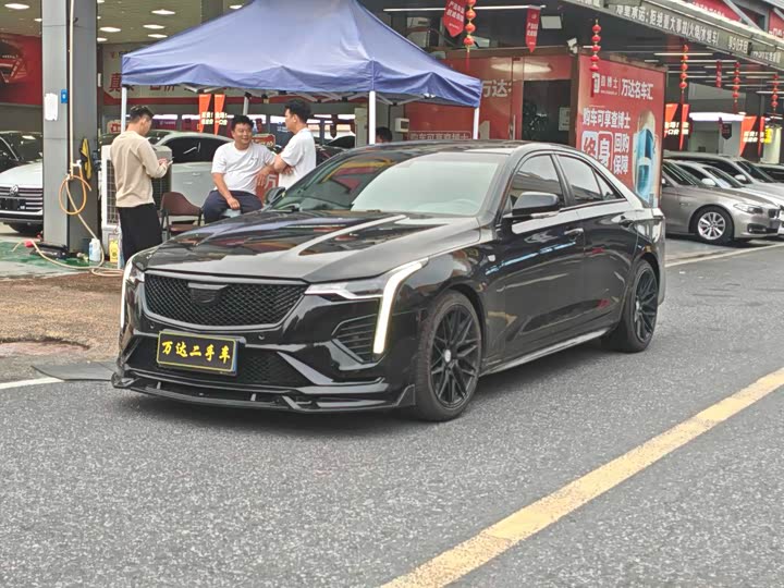 Фото 1 - Cadillac CT4