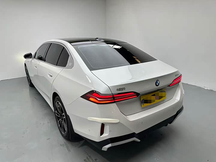 Фото 5 - BMW 5 Series