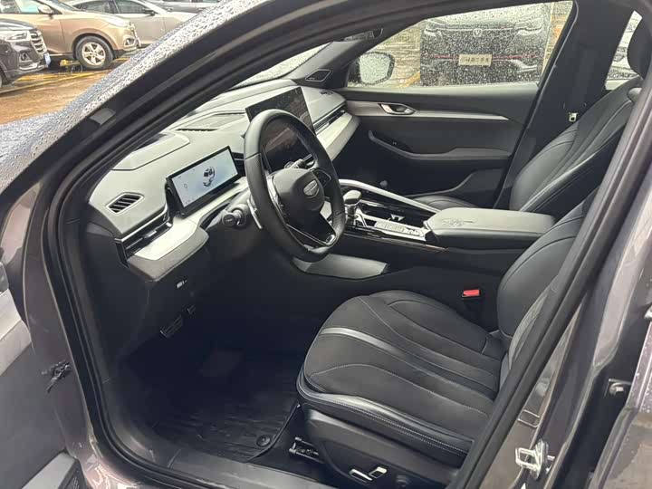 Фото 4 - Geely Preface