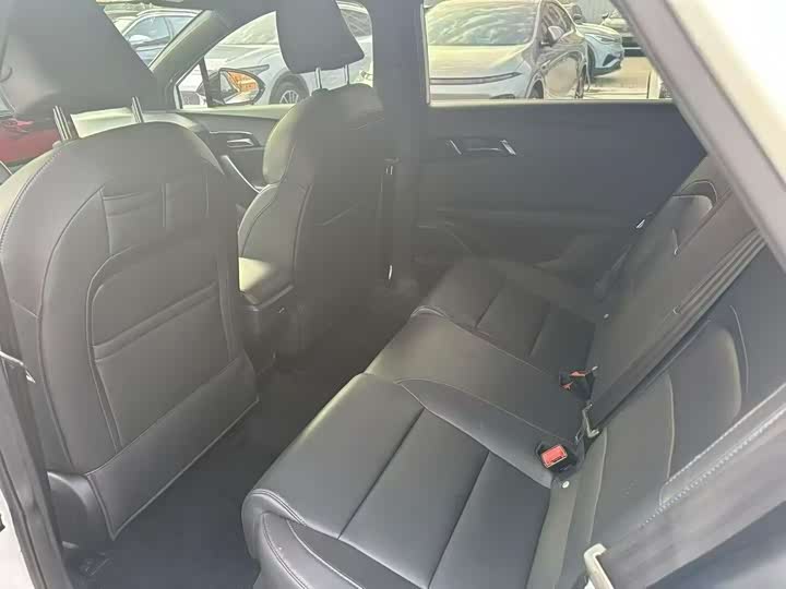 Фото 6 - MG Motor 4 EV