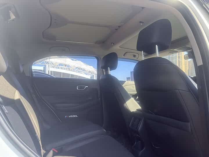 Фото 9 - Honda Vezel