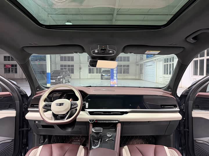 Фото 9 - Geely Monjaro