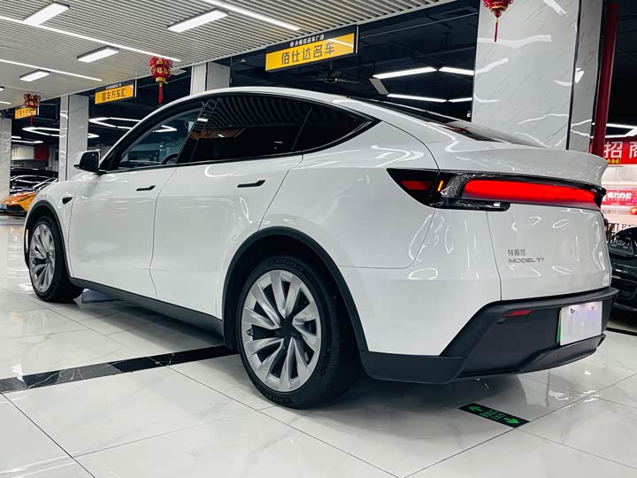 Фото 9 - Tesla Model Y