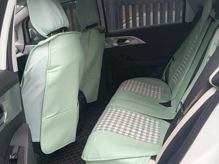 Фото 9 - Geely Geometry E Firefly