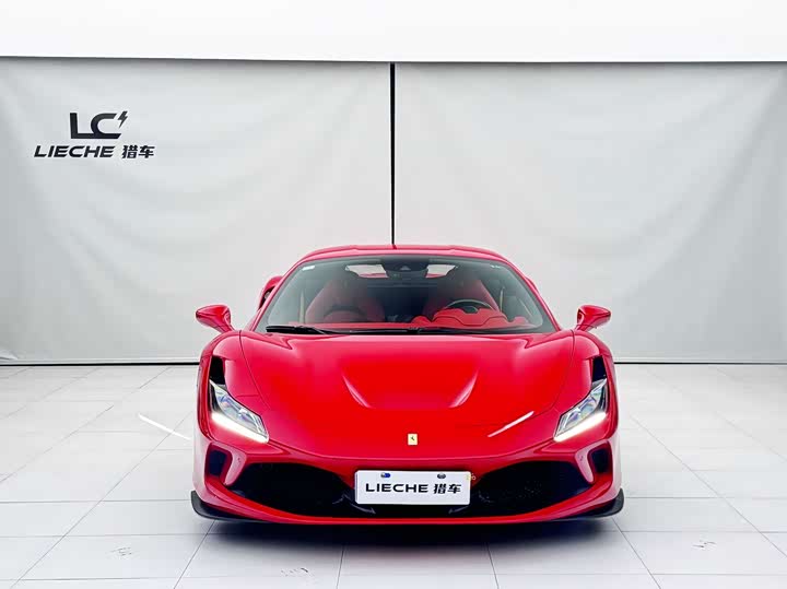 Фото 2 - Ferrari F8