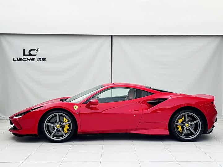 Фото 3 - Ferrari F8