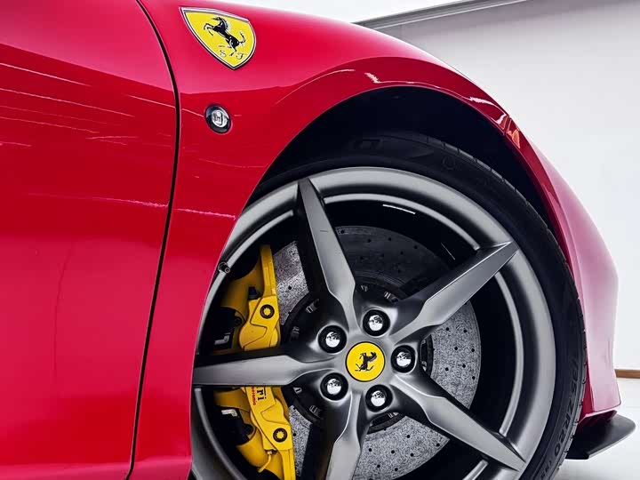 Фото 4 - Ferrari F8