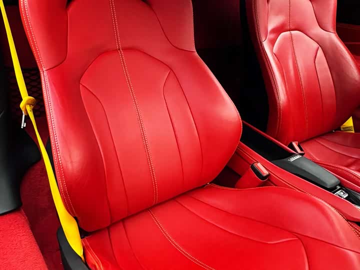 Фото 8 - Ferrari F8