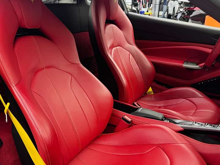 Фото 9 - Ferrari F8