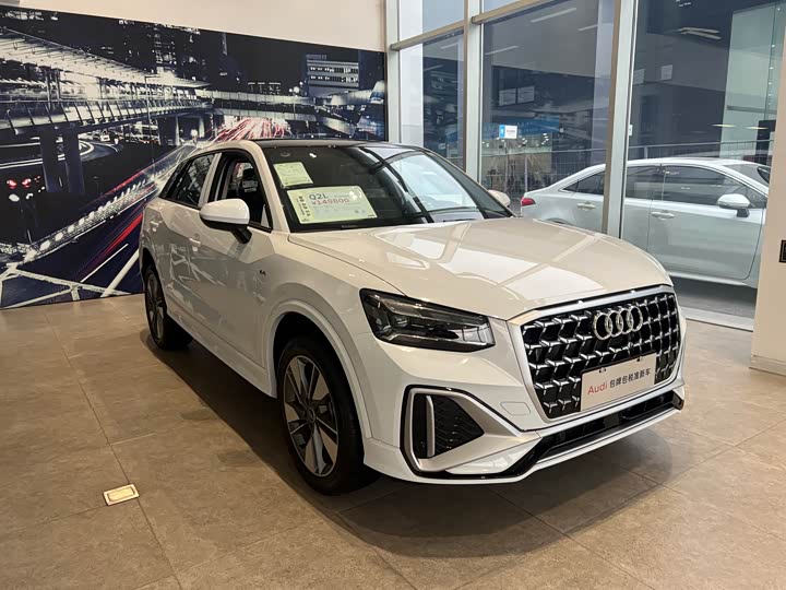 Photo 3 - Audi Q2L