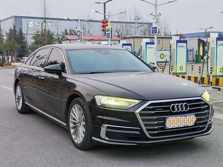 Photo 3 - Audi A8