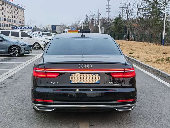 Photo 9 - Audi A8