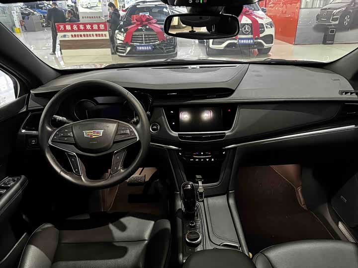 Фото 4 - Cadillac XT5