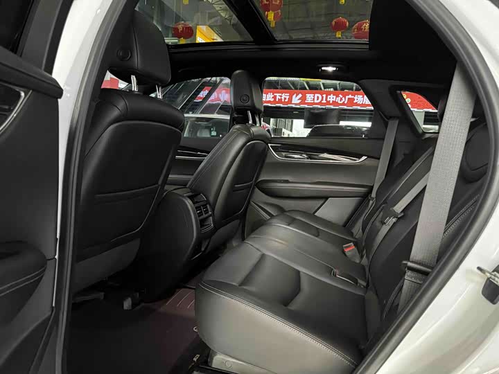 Фото 6 - Cadillac XT5