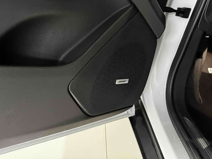 Фото 9 - Cadillac XT5