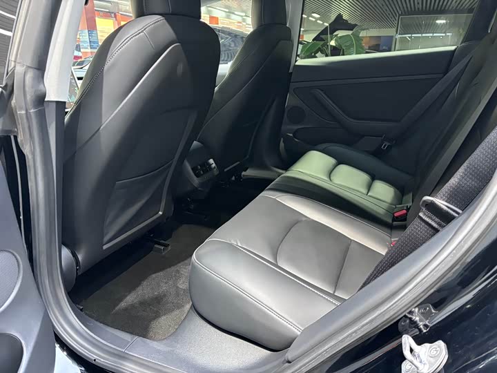 Фото 4 - Tesla Model 3