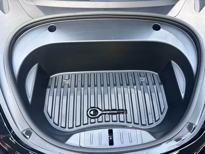 Фото 9 - Tesla Model 3