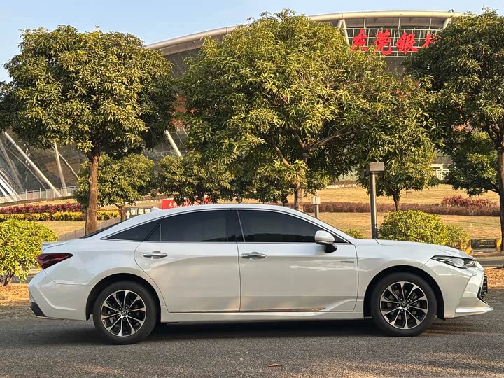 Photo 4 - Toyota Avalon