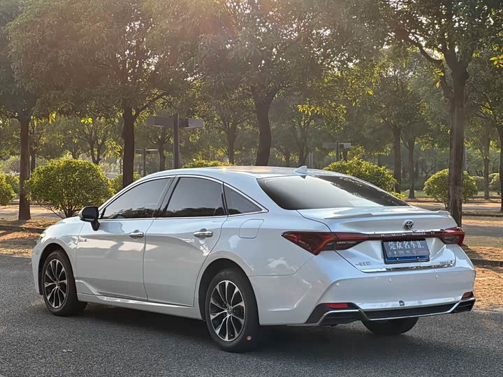 Photo 6 - Toyota Avalon