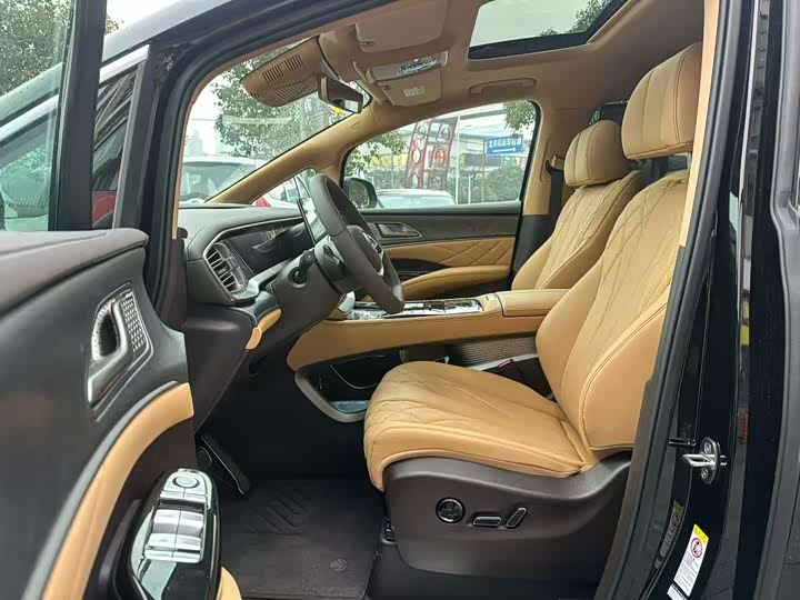 Фото 5 - Denza D9