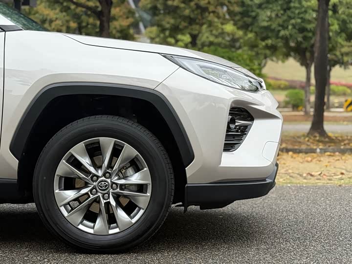 Photo 8 - Toyota Wildlander