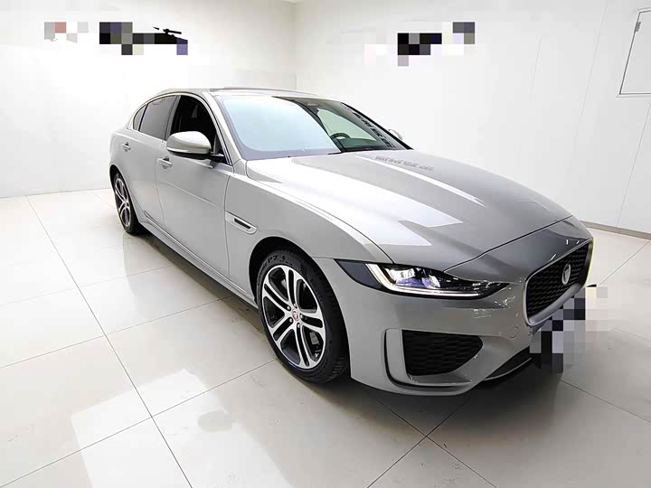 Фото 3 - Jaguar XE L