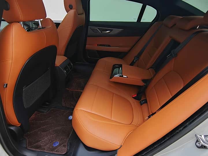 Фото 5 - Jaguar XE L